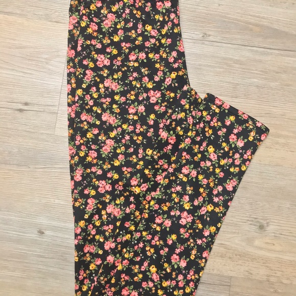 FOREVER 21 LEGGINGS SIZE MEDIUM - Picture 5 of 5